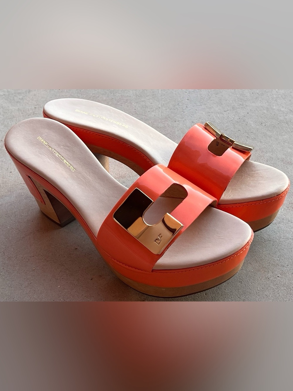 Diane Von Furstenberg Sudan Orange Patent Platform Mules Gold Accent US 8.5